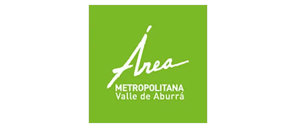 Fotografía de zona social con piscina, jacuzzi y zona de camastros bajo sombrillas